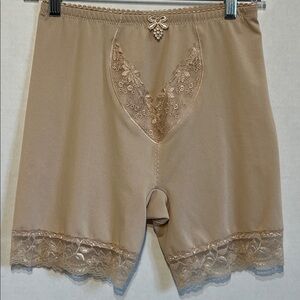 Delta Burke Vintage Lace Accent Shapewear Shorts in Tan Size 8/1X